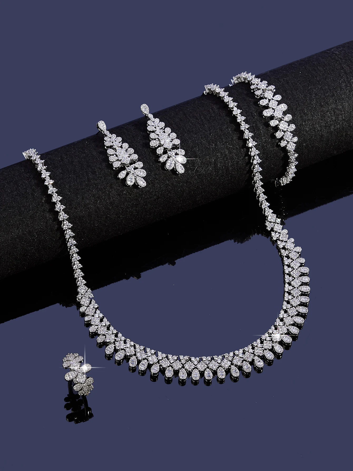 

2025 New 4-Piece Bride Cubic zirconia Necklace Set Women's Party Bridal Wedding Jewelry Set