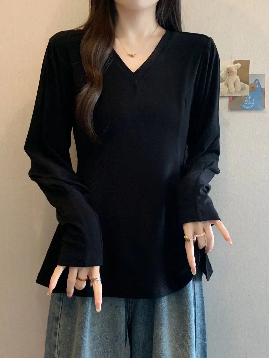 Gray V-Neck Long Sleeve T-Shirt Women's plus Size Base Shirt High Waist Conceals Belly Spring 2026 New Style Commute Style