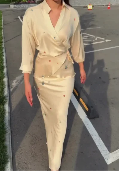 Set da due pezzi da donna Nuovo top e gonna con lacci a maniche lunghe in raso alla moda ed elegante Set semplice ed elegante per pendolarismo