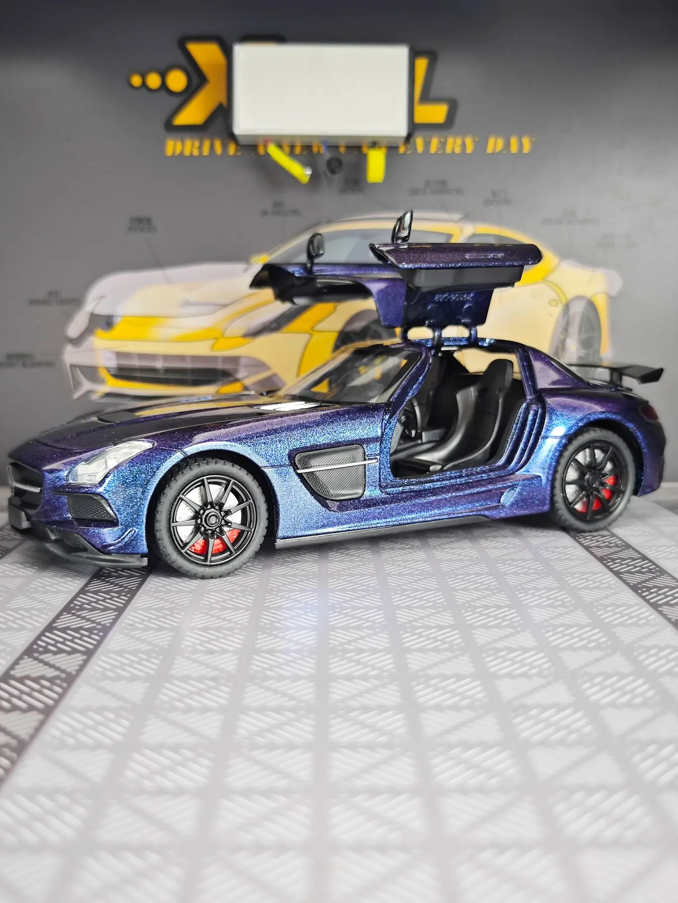 

1:24 SLS AMG alloy supercar model car ornaments collection doors and hood trunk can open children's toys