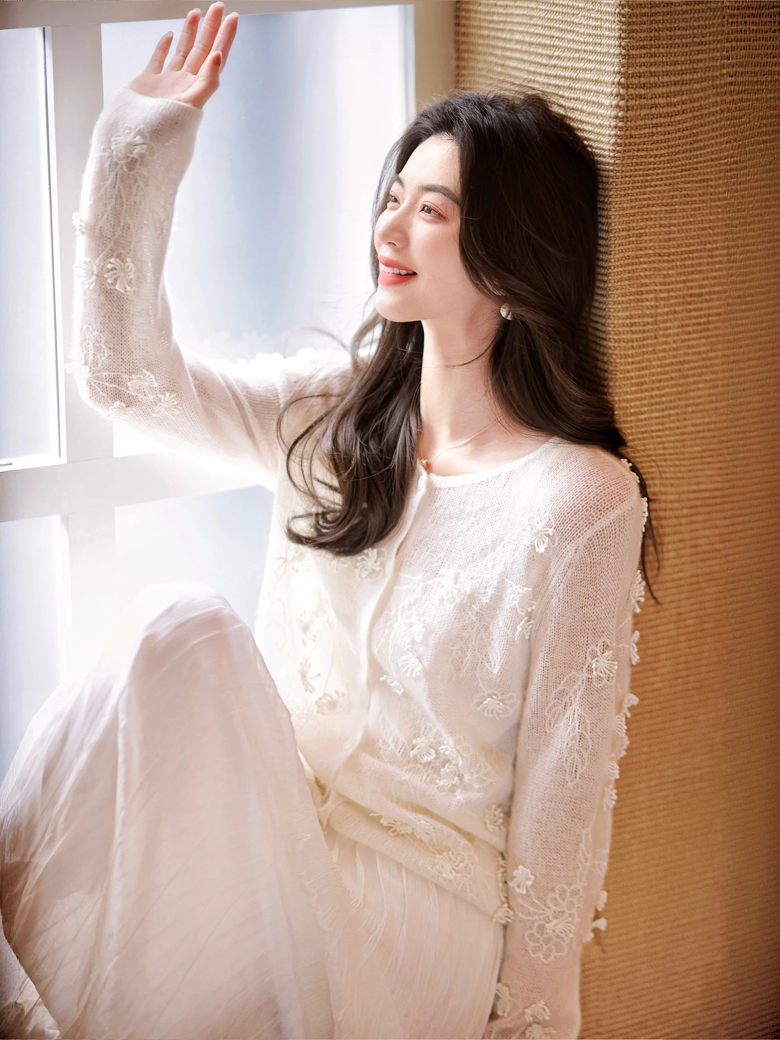 

Кардиган Zhaodaxi White Moonlight с вышивкой, узором из цветов и лозы, премиум-класса, с длинными рукавами, круглым вырезом, вязаный