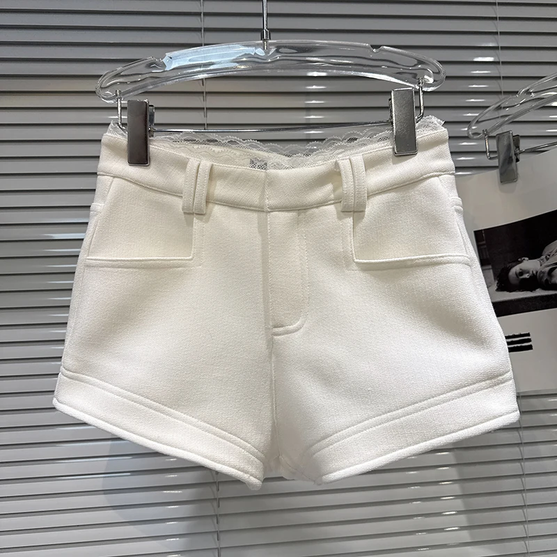 กางเกงขาสั้นผู้หญิงสีพื้นอเนกประสงค์ ดีไซน์เอวแต่งลูกไม้สไตล์ Pure Desire รุ่นใหม่ประจำฤดูหนาวปี 2025 เนื้อผ้าหนา