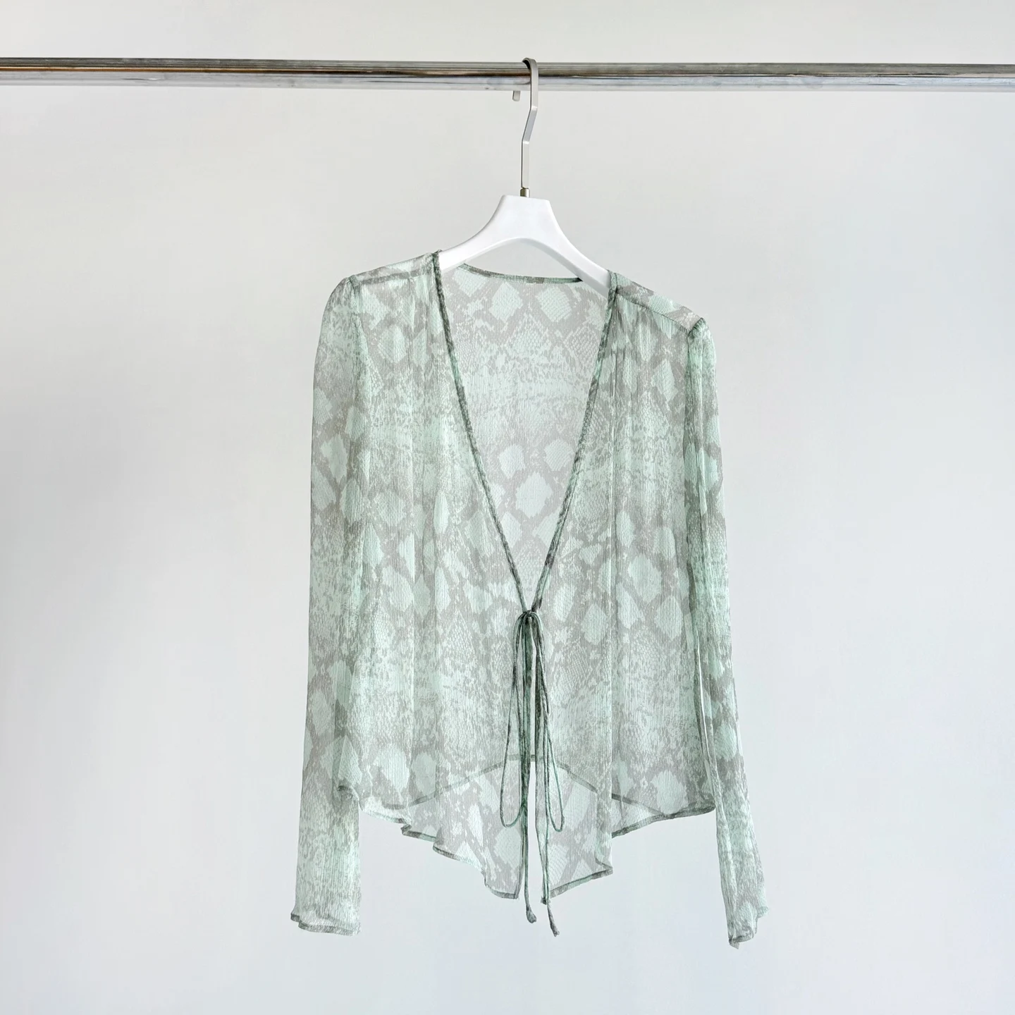 2026 New Women Snake Pattern Print V-neck Long Sleeves Top