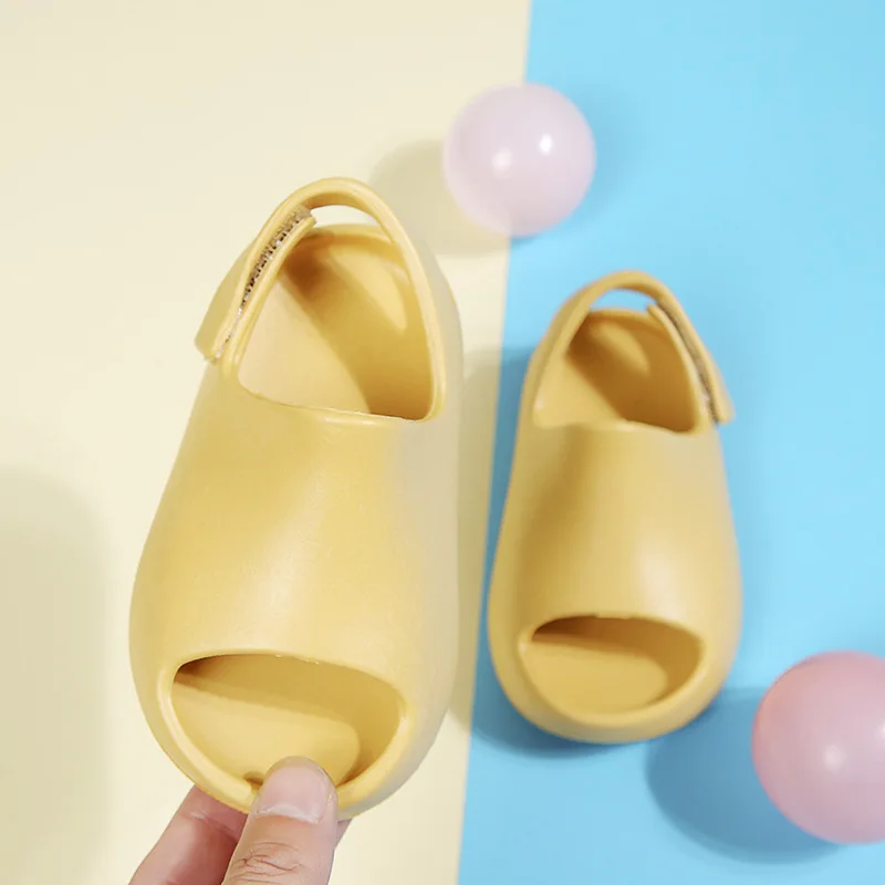 Sandalias impermeables para bebés y niños pequeños, chanclas informales de suela suave, suela gruesa de EVA, para interiores, novedad de verano