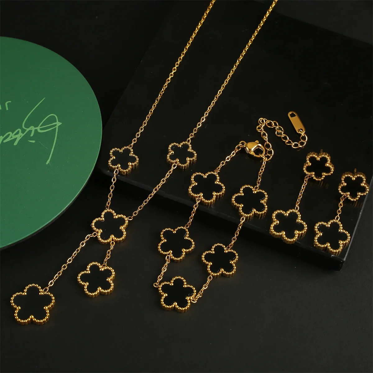 New Design Stainless Steel Does Not Five-leaf Flower Bracelet Necklace Earrings Three-piece Jewelry Set Ladies Four-leaf Clover