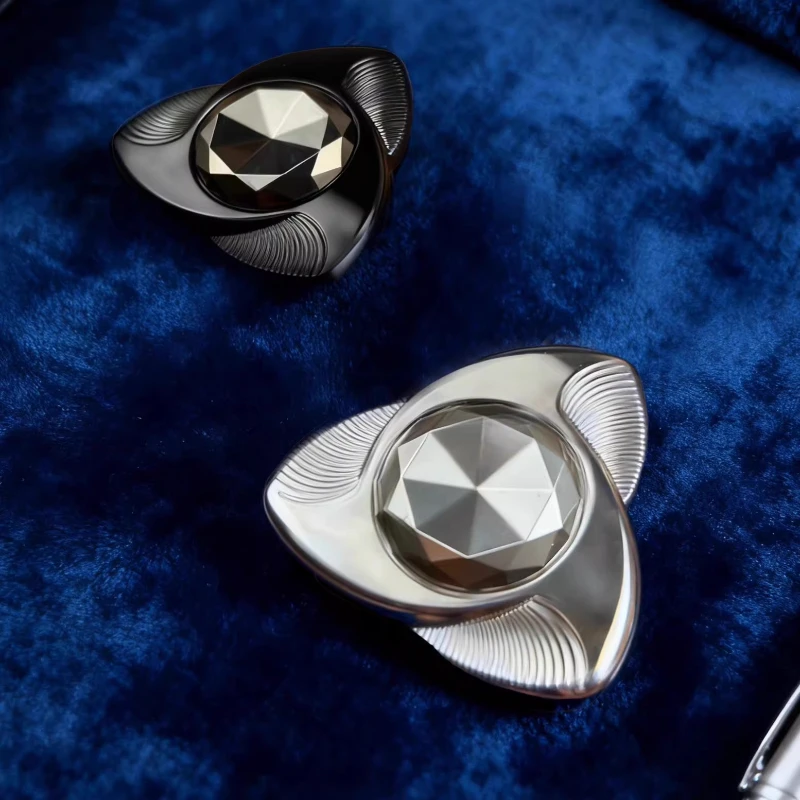 FYEDC Rose Simple Three-Blade Stainless Steel Fingertip Spinner - A Stress Relief Toy with A Smooth Feel and Fast Spin.