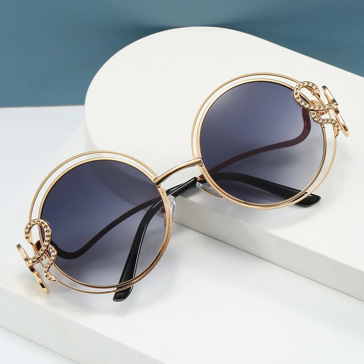 

New European and American serpentine hollow color round frame sunglasses metal double circle retro sunglasses