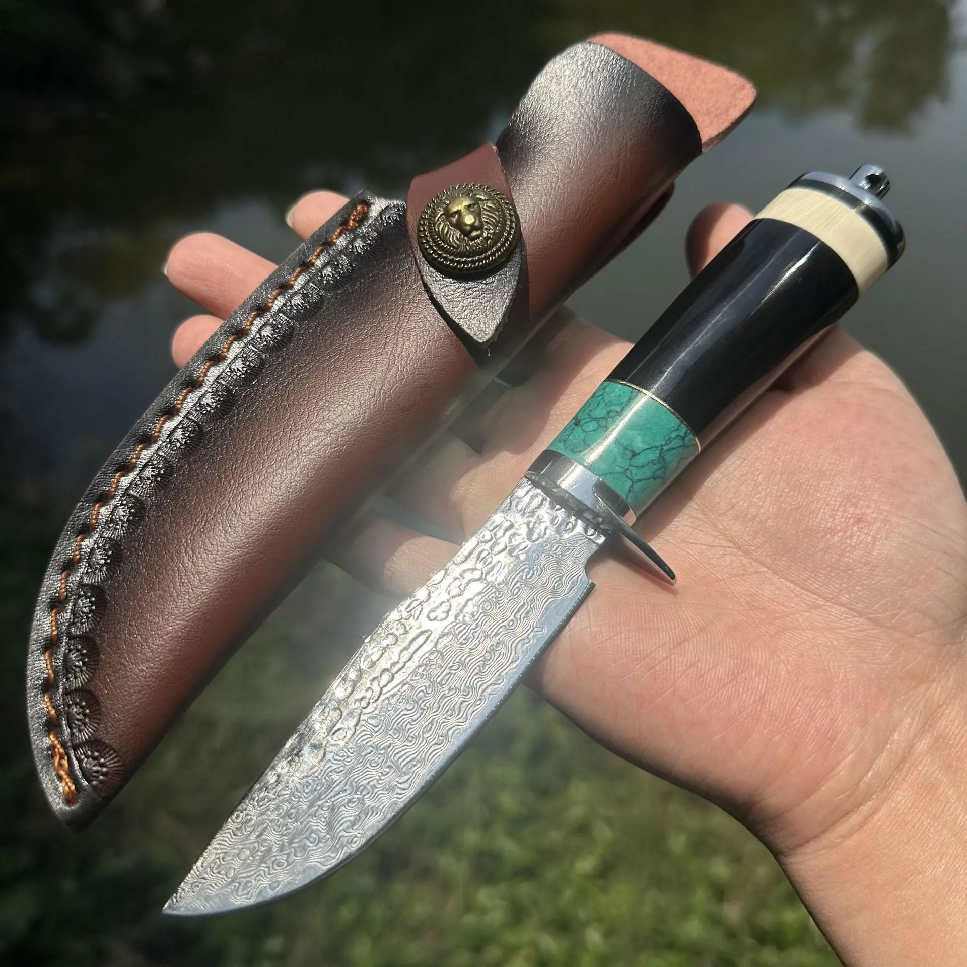 

Outdoor Damascus VG10 Hammer Pattern Mirror Light Blade Bull Bone Handle Cowhide Knife Set Camping Straight Knife