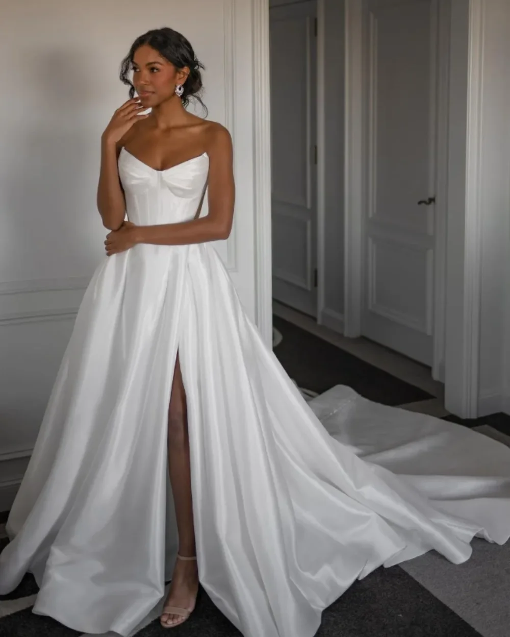 Sexy A Line abito da sposa senza spalline con spacco alla coscia abiti da sposa vestidos de novia Bone corpetto abiti da sposa firmati in raso personalizzati