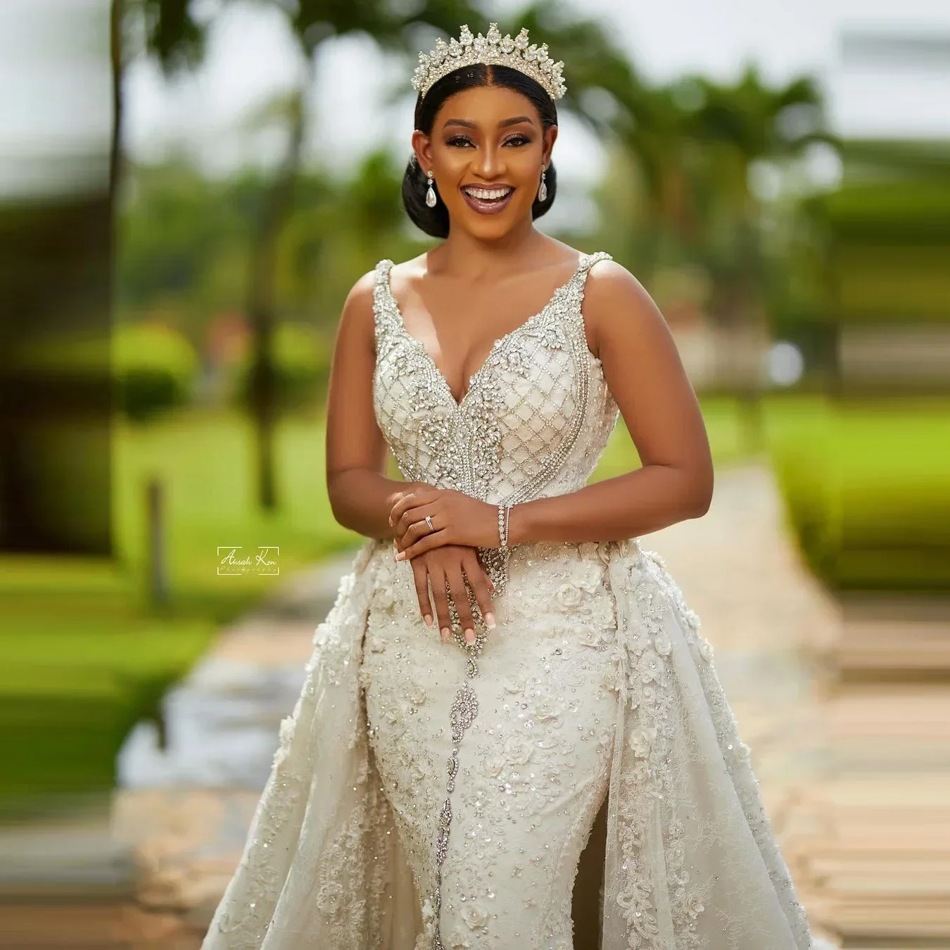 

Новое свадебное платье на тонких бретельках с кристаллами и бусинами со съемным шлейфом Robe De Mariée с 3D цветочной аппликацией и открытой спиной Br