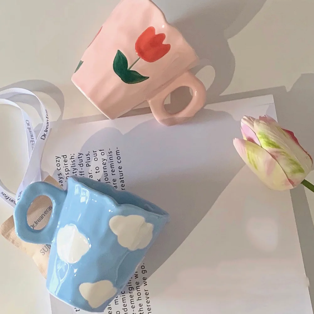 Canecas de cerâmica feitas à mão, tulipa e nuvem pintada à mão, xícara de café irregular para chá, leite, presentes criativos, copo (azul)