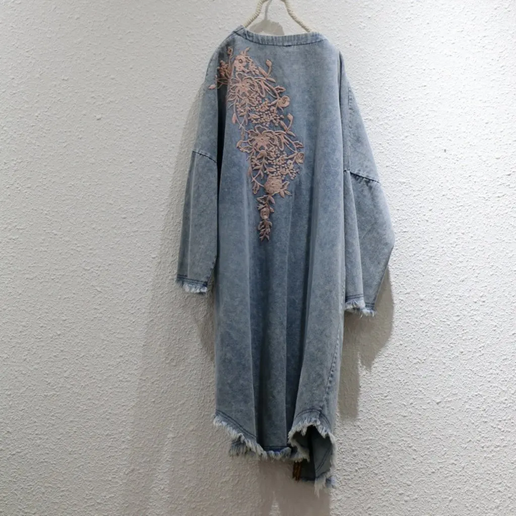 春の新デザイン手刺繍古風中国風旅行カジュアルでハンサムな女性用ボタン付きデニムジャケット