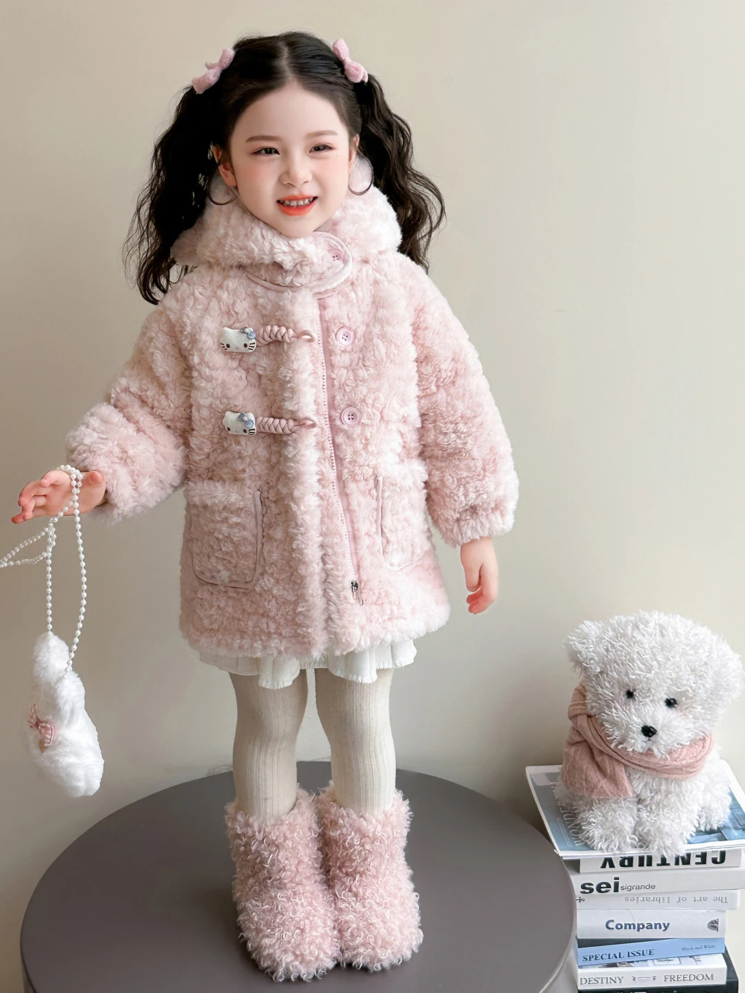 

Бархатный жакет с капюшоном для девочек ягненка, розовый пушистый зимний теплый топ для колледжа, корейский теплый топ с длинными пуговицами свека...