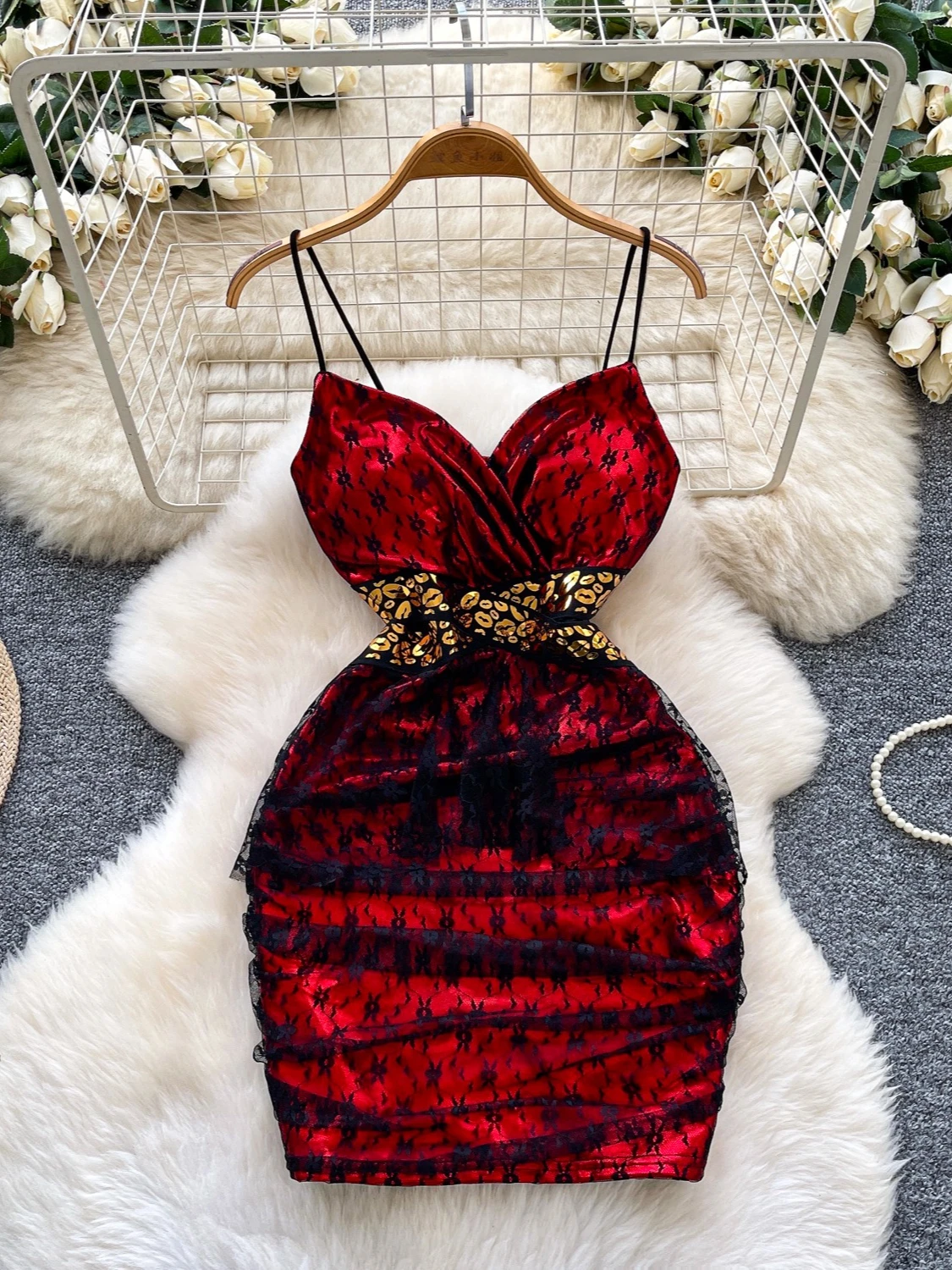 Foamlina Damen 2025, Herbst-Neues Clubkleid, Y2K-Slip-Kleid, sexy V-Ausschnitt, ärmellos, transparente Spitze, hohe Taille, schlankes, figurbetontes Partykleid