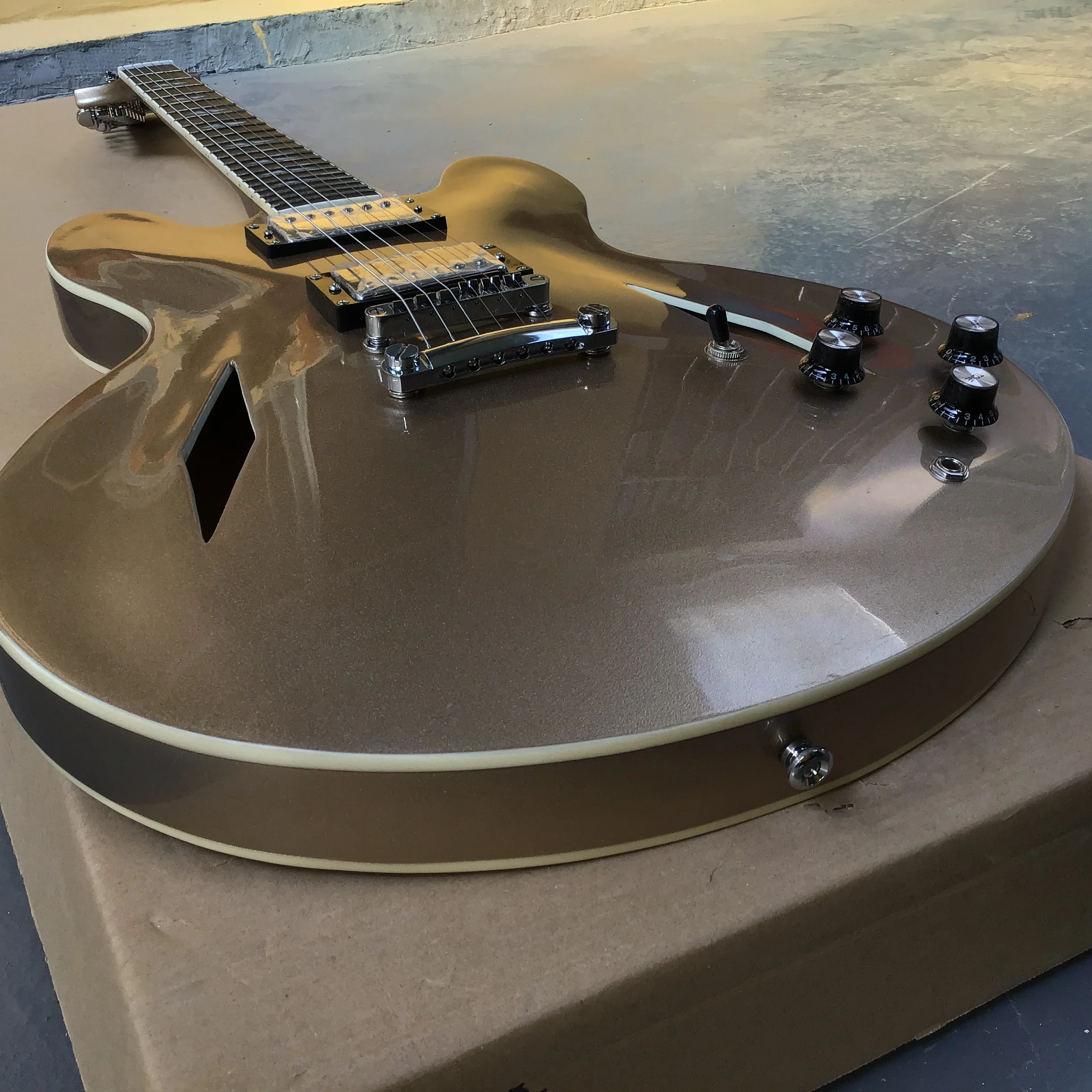 hot Perfect tone, Semi-hollow and Double Diamond Holes Jazz Electric Guitar,Metallic color，free shipping in stock,customizable