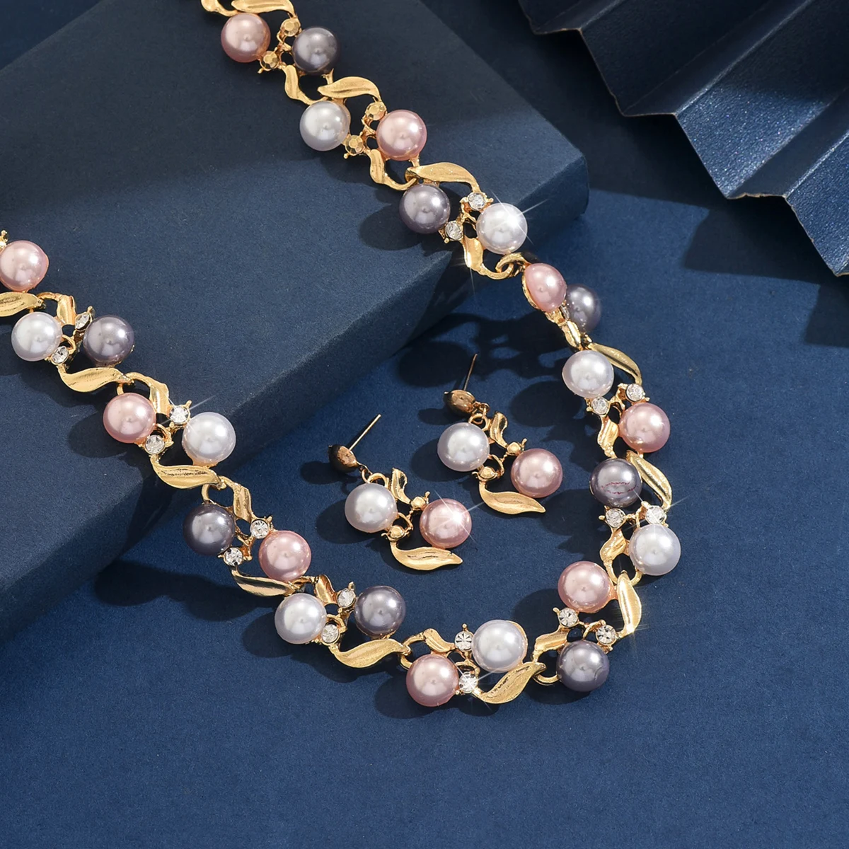 Women's Elegant Faux Pearl Necklace Earrings Set