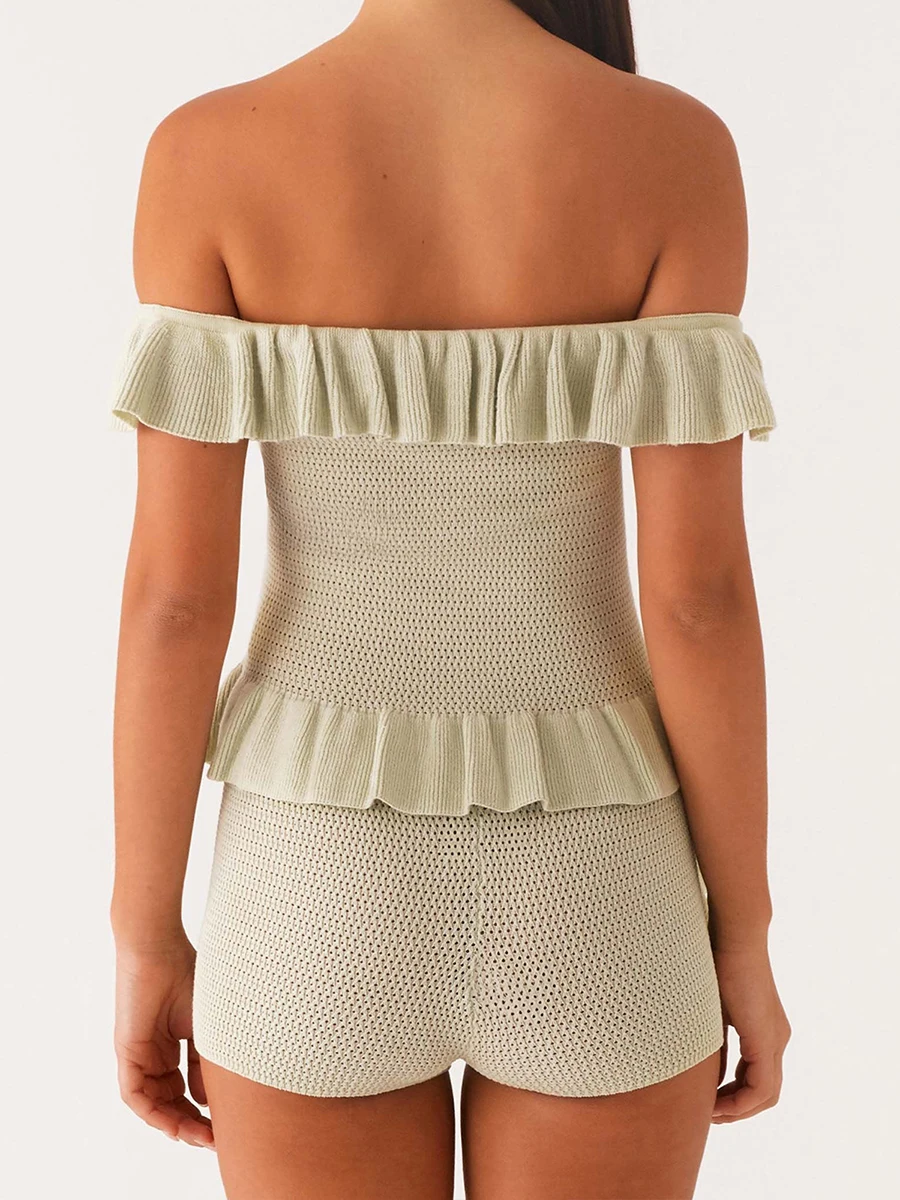 

Stylish 2-Piece Set Off-Shoulder Crop Top with Ruffles and High-Waisted Elastic Shorts for Chic Summer Street Style