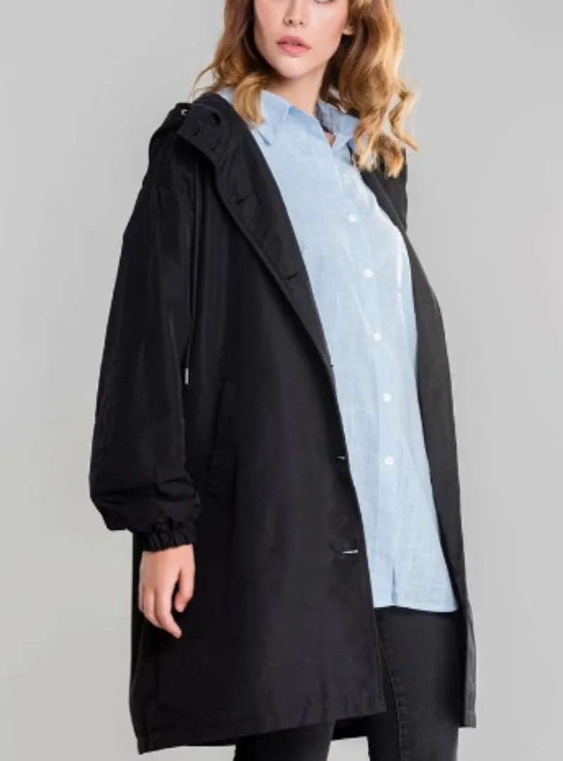 

Women's trench, medium length loose long sleeved jacket