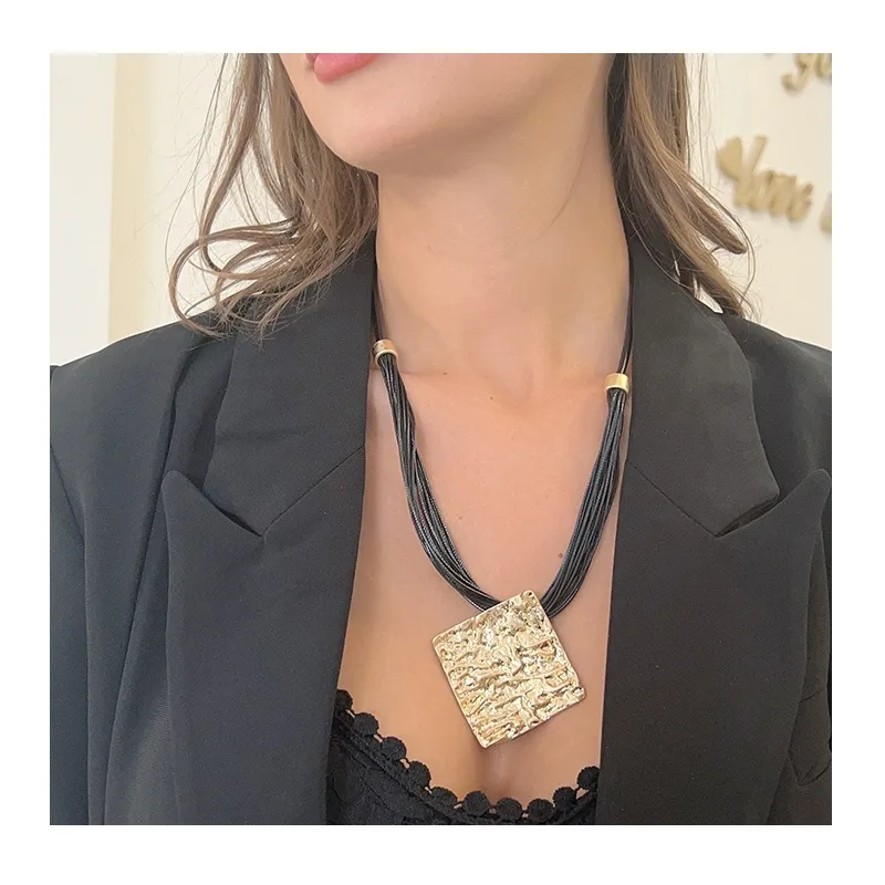 

Special for New Geometric Fashion Generous Necklace Versatile Exquisite Simple Women's Metal Pendant