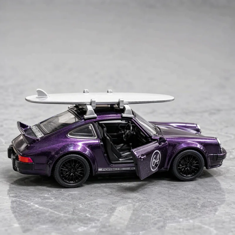Retro Style Alloy Diecast Vehicle, Mini Sports Car with Surfboard, Pull Back, Open Doors, Office Desktop Ornament, Hobby Collect