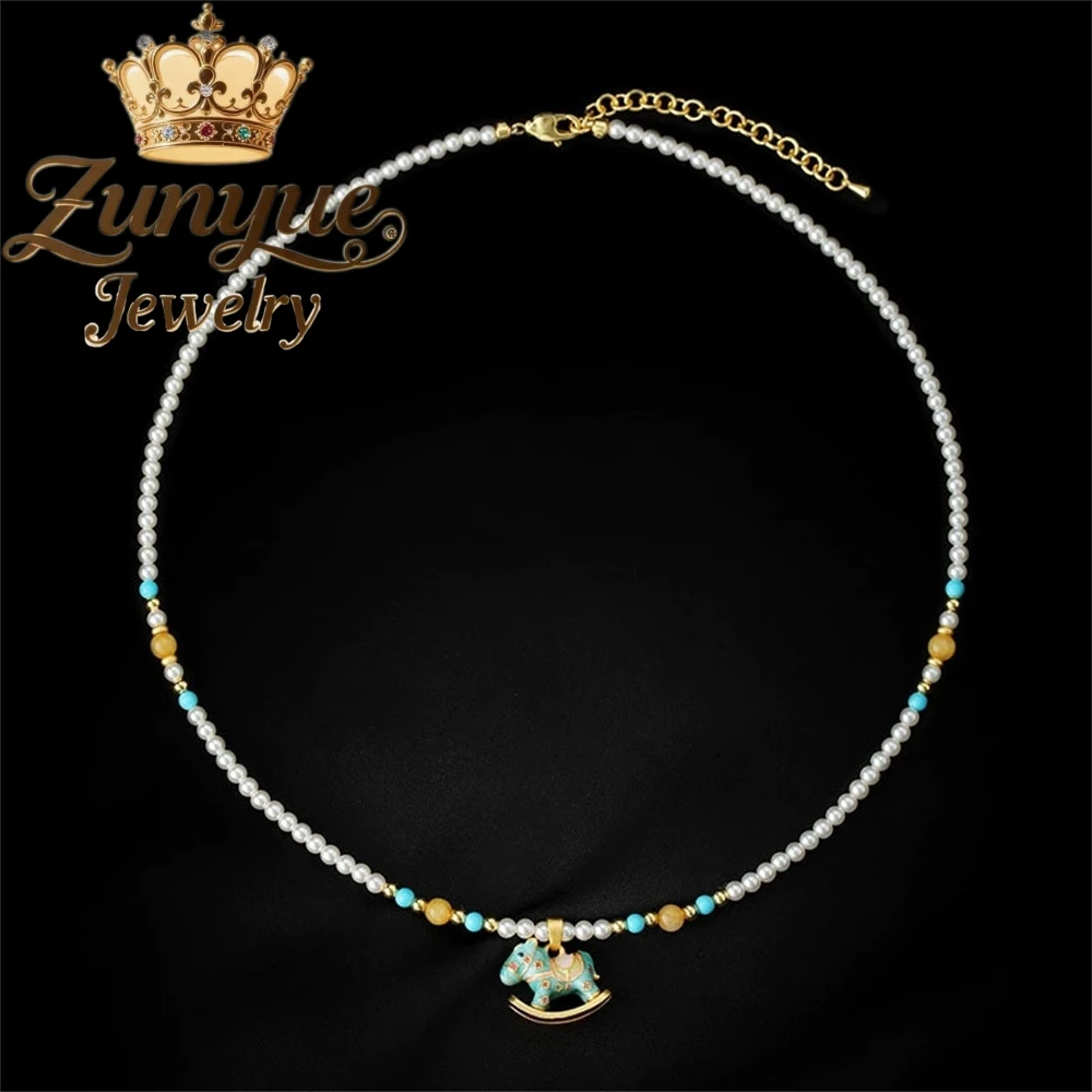 

Blue Wooden Horse Pendant Pearl Necklace, Light Luxury And Niche Collarbone Chain, Women's High-End Beaded Necklace Exquisite