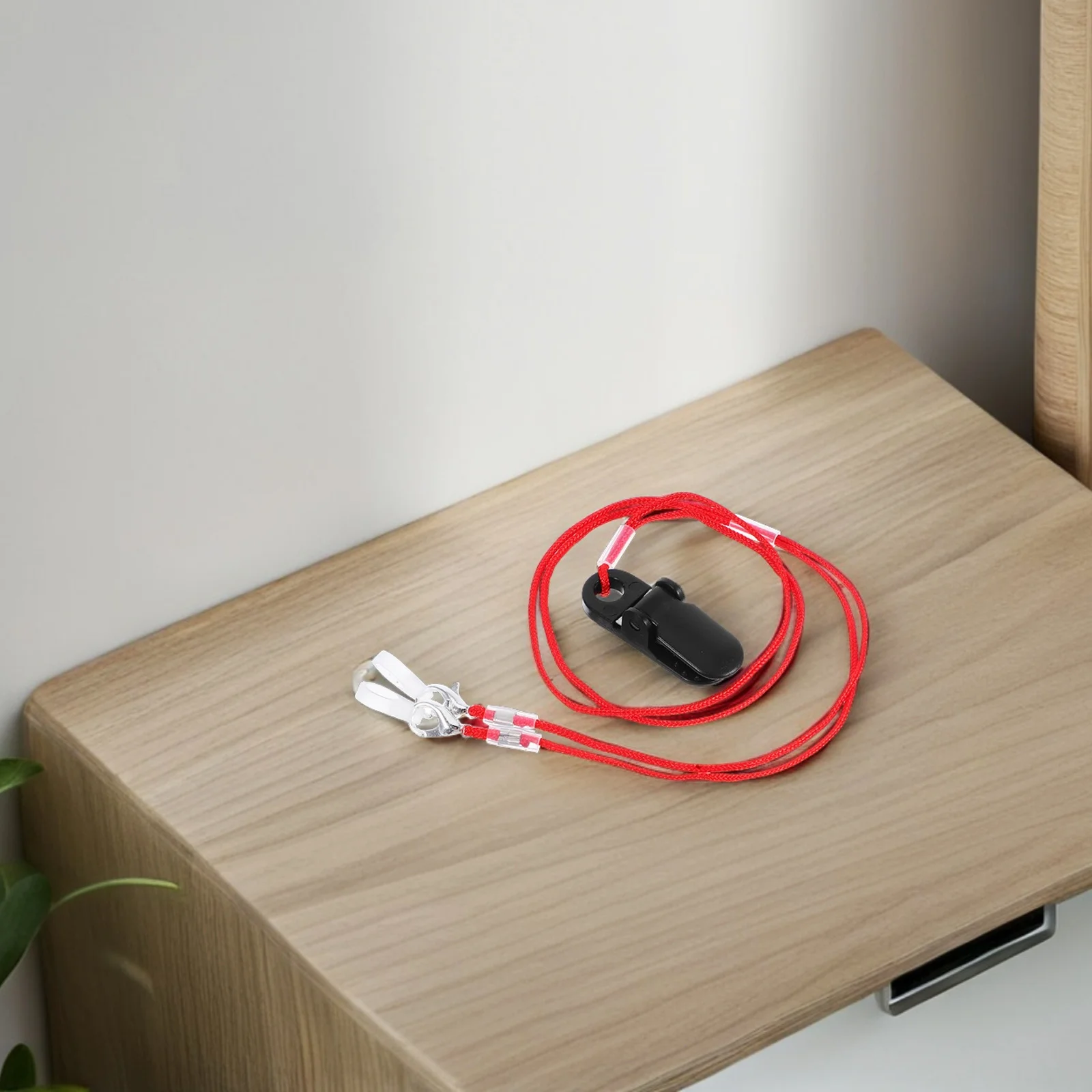 

Ремешок для усилителя слуха с защитой от потери, безопасный зажим, удерживающий шнур, регулируемый яркий цвет, универсальная посадка для пожилых пользователей