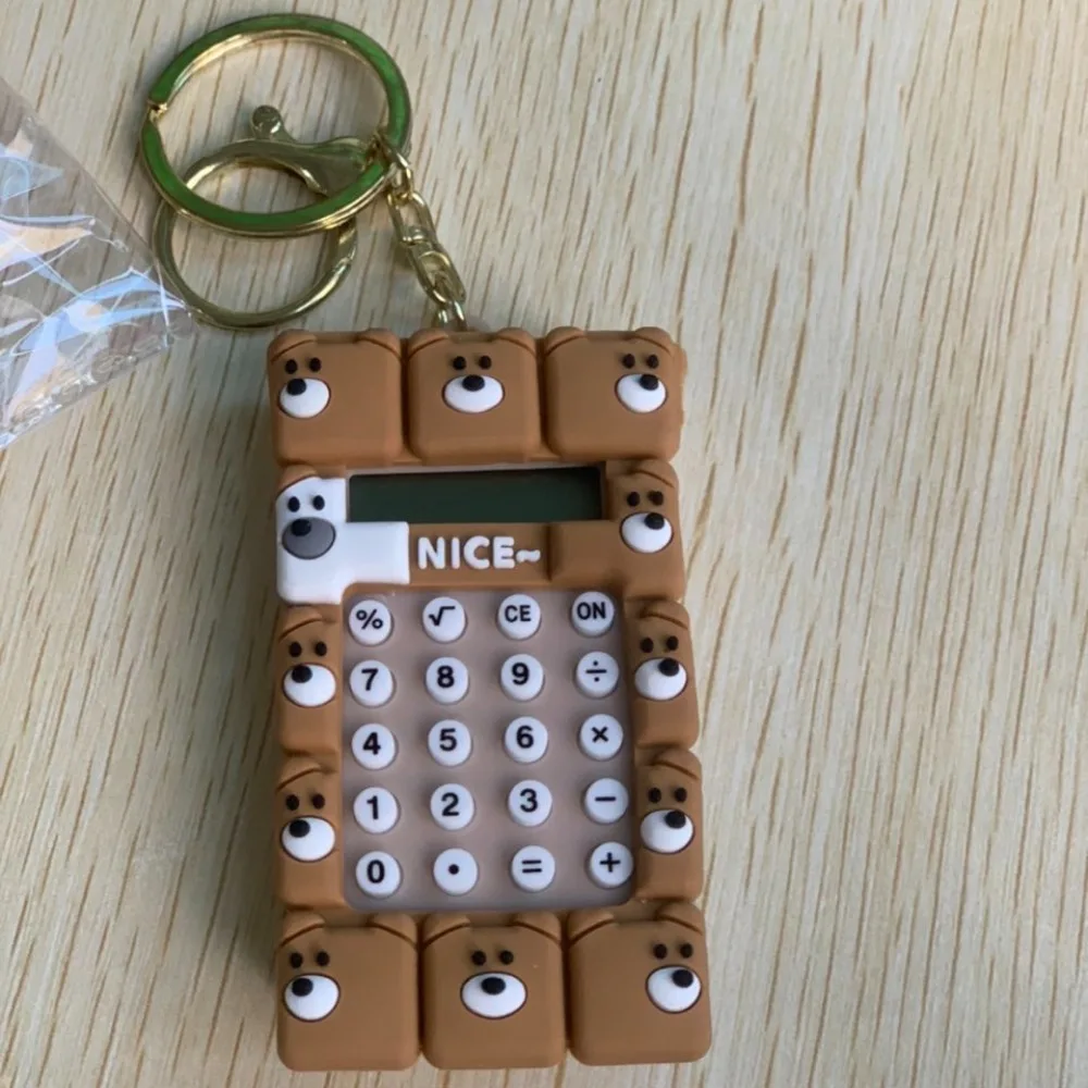 

С брелком-калькулятором, брелок-оценатор, канцелярские принадлежности, мини-портативный цифровой калькулятор, портативный калькулятор с героями мультфильмов Kawaii, милый калькулятор