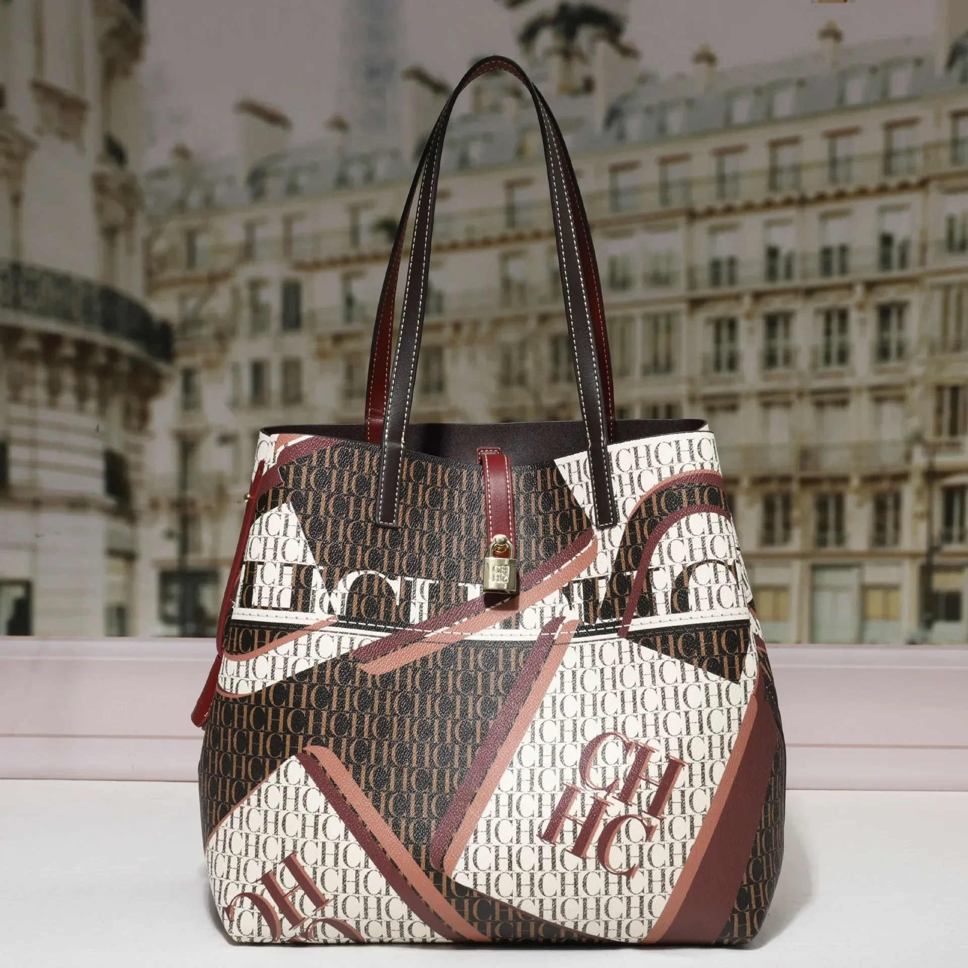 

Women's Signature Leather Crossbody-Bag: Renowned Famous Style With Convertible Shoulder Bag Function And Premium Craftsmanship