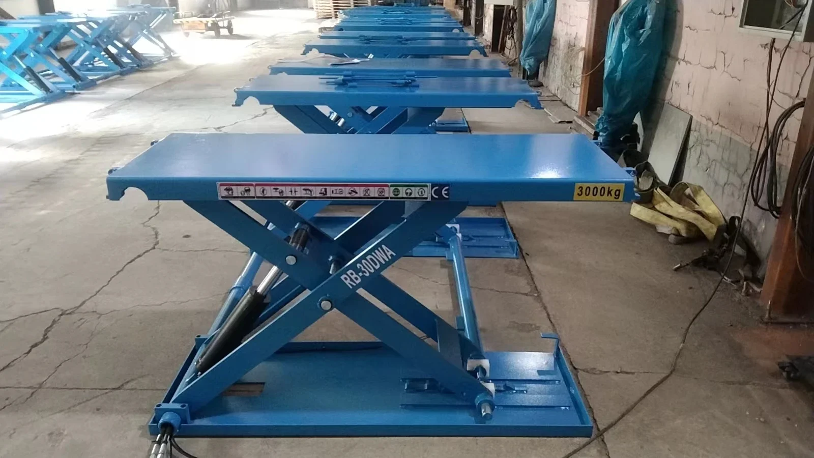 #Mid Rise Scissor L…