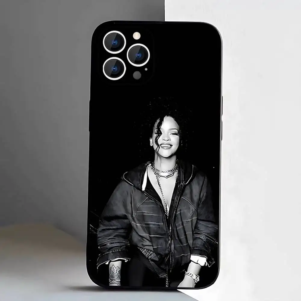 R-Rihanna-Singer iPhoneケース iPhone 17、16、15、14、13、12、Pro、Max、Plus、E、SE4、Air、Mini対応 ブラック ソフトケース