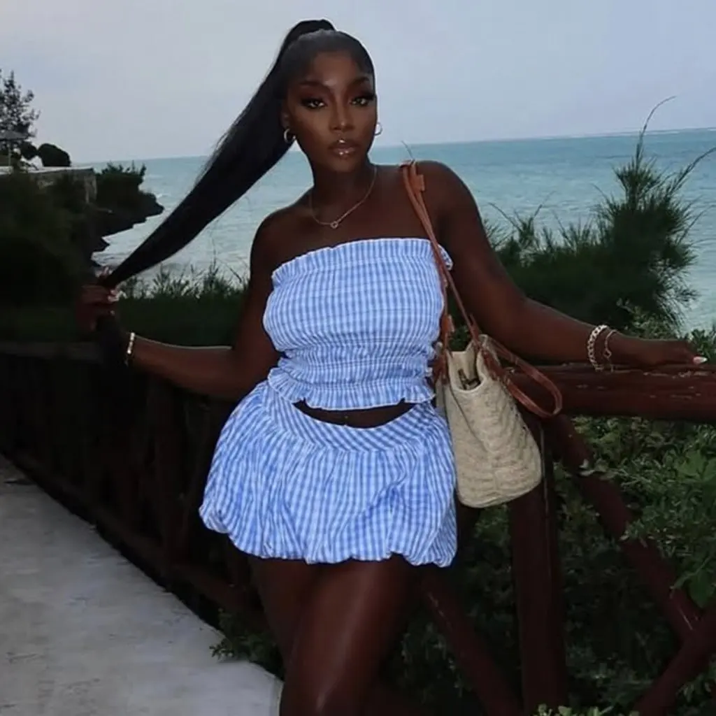 Disponibile Top a tubo a righe con cuciture in vita fresche e set di gonne a sbuffo per le donne Autunno nuovo arrivo elegante casual