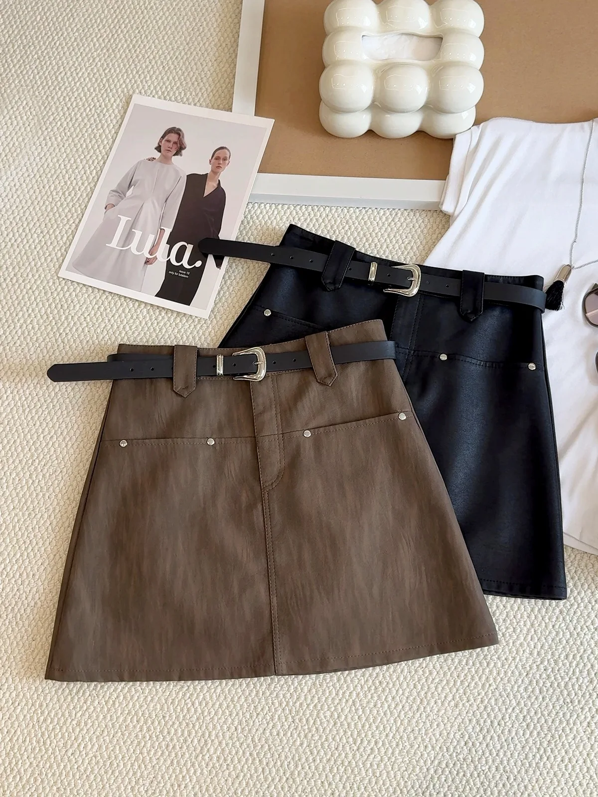 

High waist slimming retro A-line leather skirt, hip hugging short skirt, women's 2025 spring and autumn popular half body skirt