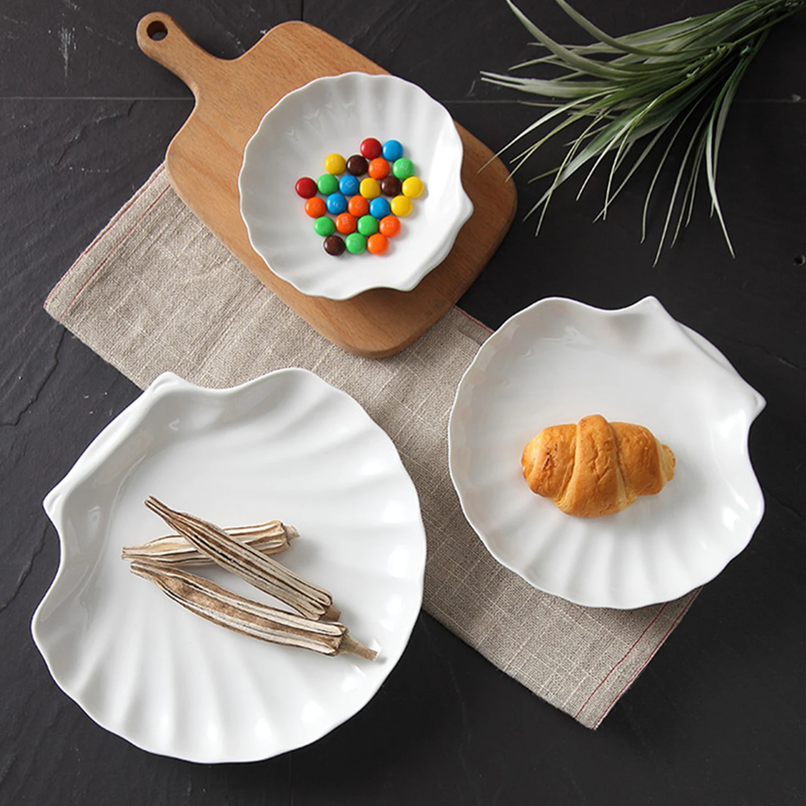 

2Pcs Scallop Design Ceramic Fruit Plate Dish for Home Party Outdoor Use 14.4cm Ceramics Snack Plate Dried Fruit Tray