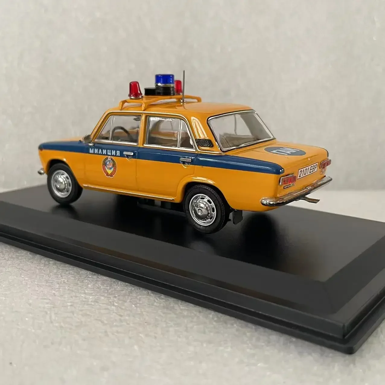 Polish Police Car Lada BA3 2101 Public Safety Vehicle 1:43 Scale Alloy Die-cast Police Car Model Toy Yellow Blue Hobby