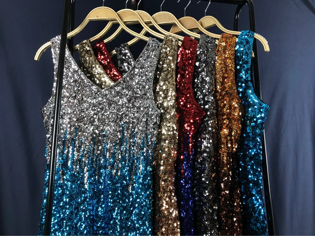 فستان قصير مثير متدرج ترتر على شكل حرف v بدون أكمام للحفلات والنوادي تنورة ضيقة للنساء عبر الحدود فستان ملهى ليلي عصري