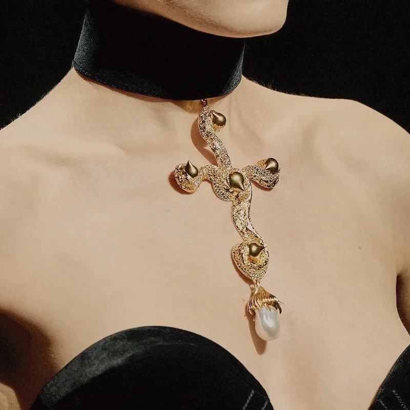 

Vintage Exaggerated Baroque Pearl Cross Pendant Necklace, Temperament Choker Collarbone Chain