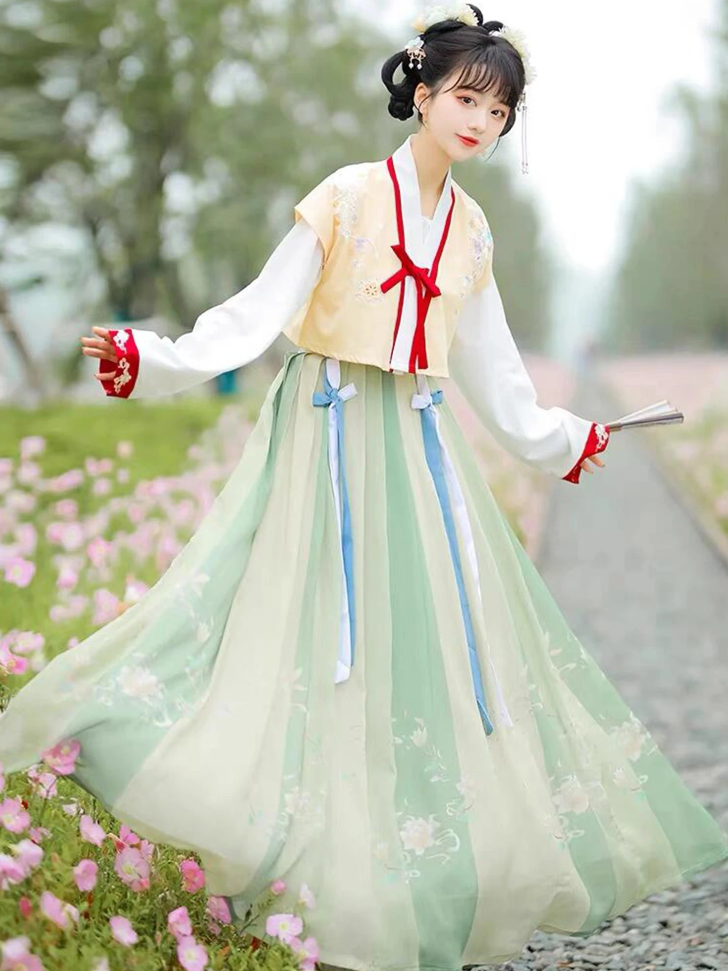 طقم تنورة Tang Dynas Sle Hanfu للسيدات لخريف وشتاء الهالوين مجموعة كاملة من الأزياء الصينية التقليدية للارتداء اليومي