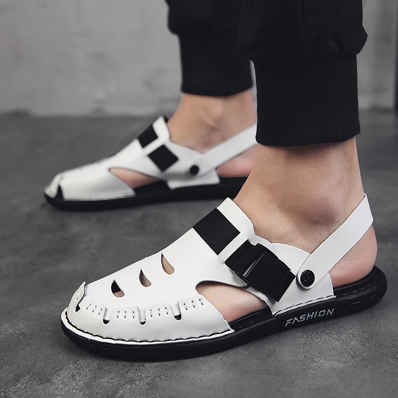 

Повседневная пляжная модная мужская обувь. Удобный и дышащий дизайнерский стиль. Модные уличные прогулочные легкие повседневные сандалии.