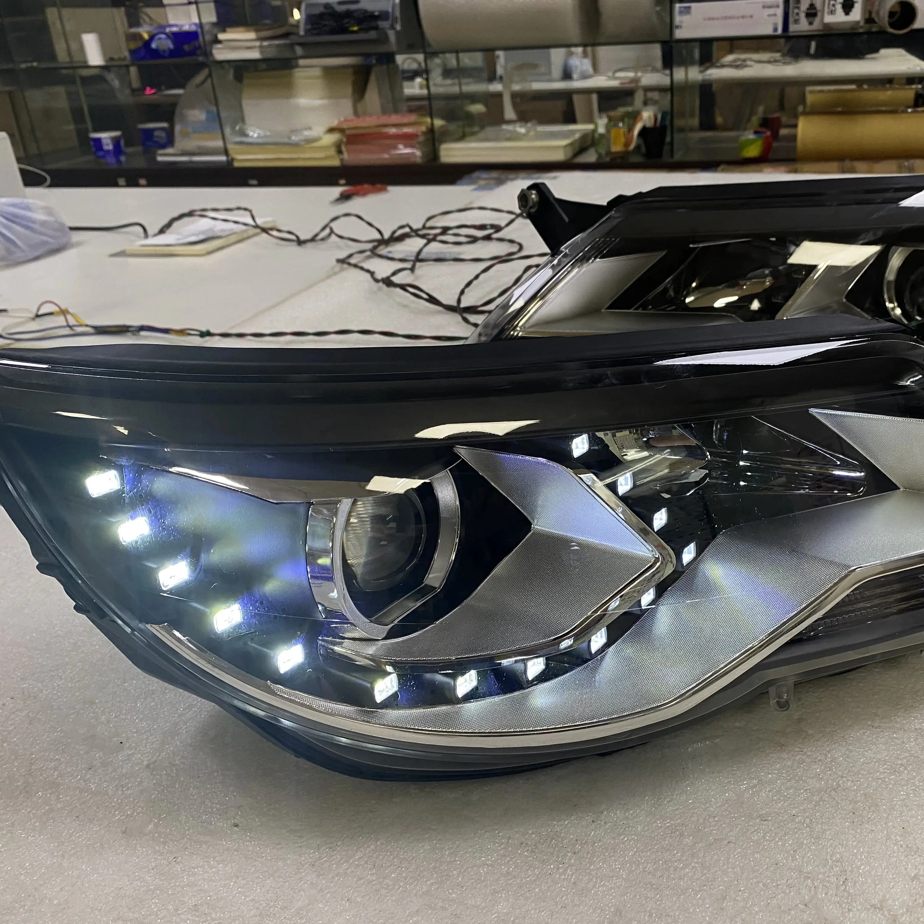 

Распродажа, светодиодный фонарь для VOLKSWAGEN Tiguan, линза проектора 2010-12 V2, тип SY