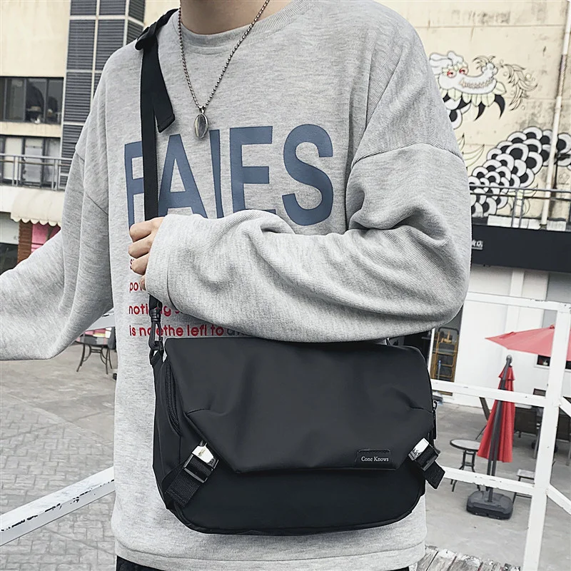 Borsa da uomo Casual a tracolla nuova tendenza spalla tinta unita stile coreano semplice Messenger tutto-fiammifero