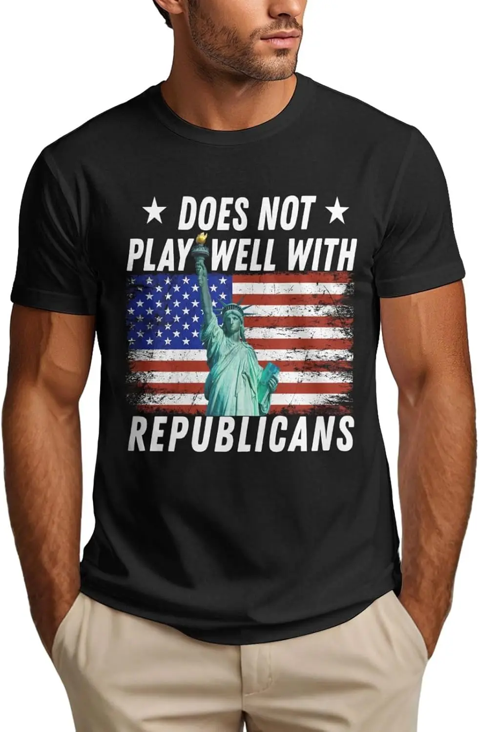 

Футболка с надписью "Does Not Play Well with Republicans" для мужчин, противостоящих 47-м (анти-47-м) кандидатам.