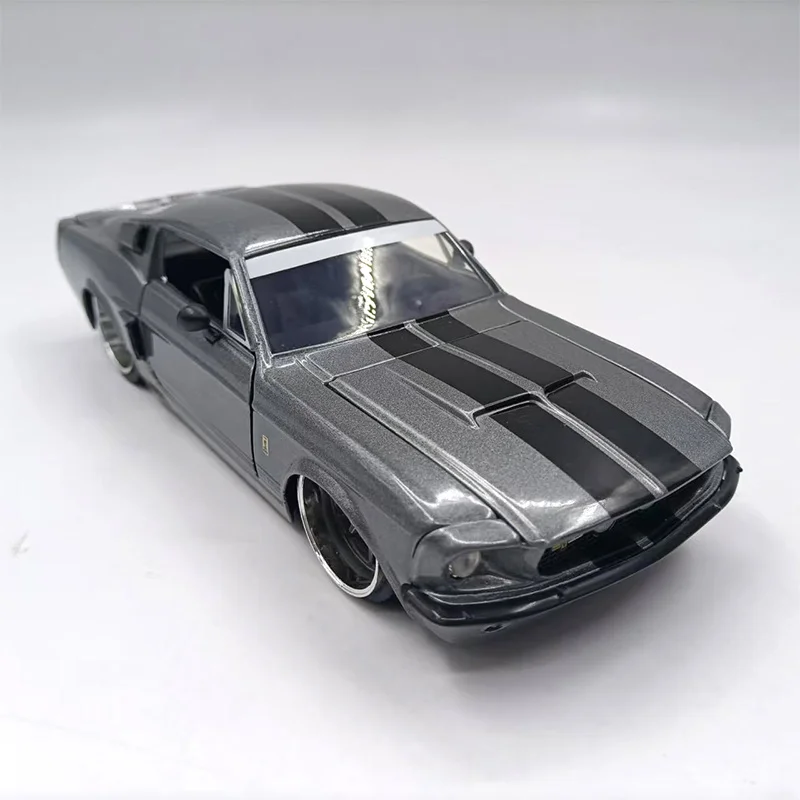 JADA 1:24 Scale 1967 Ford Shelby GT500 Diecast Alloy Simulation Car Model Finished Static Display