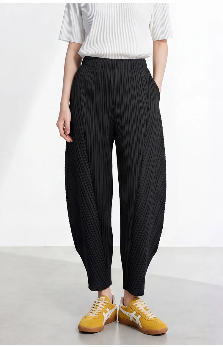 GVUW Solid Color Versatile Casual Pleated Pants Women's High Waisted Elastic Loose Straight Trousers 2026 Summer New 17S3807