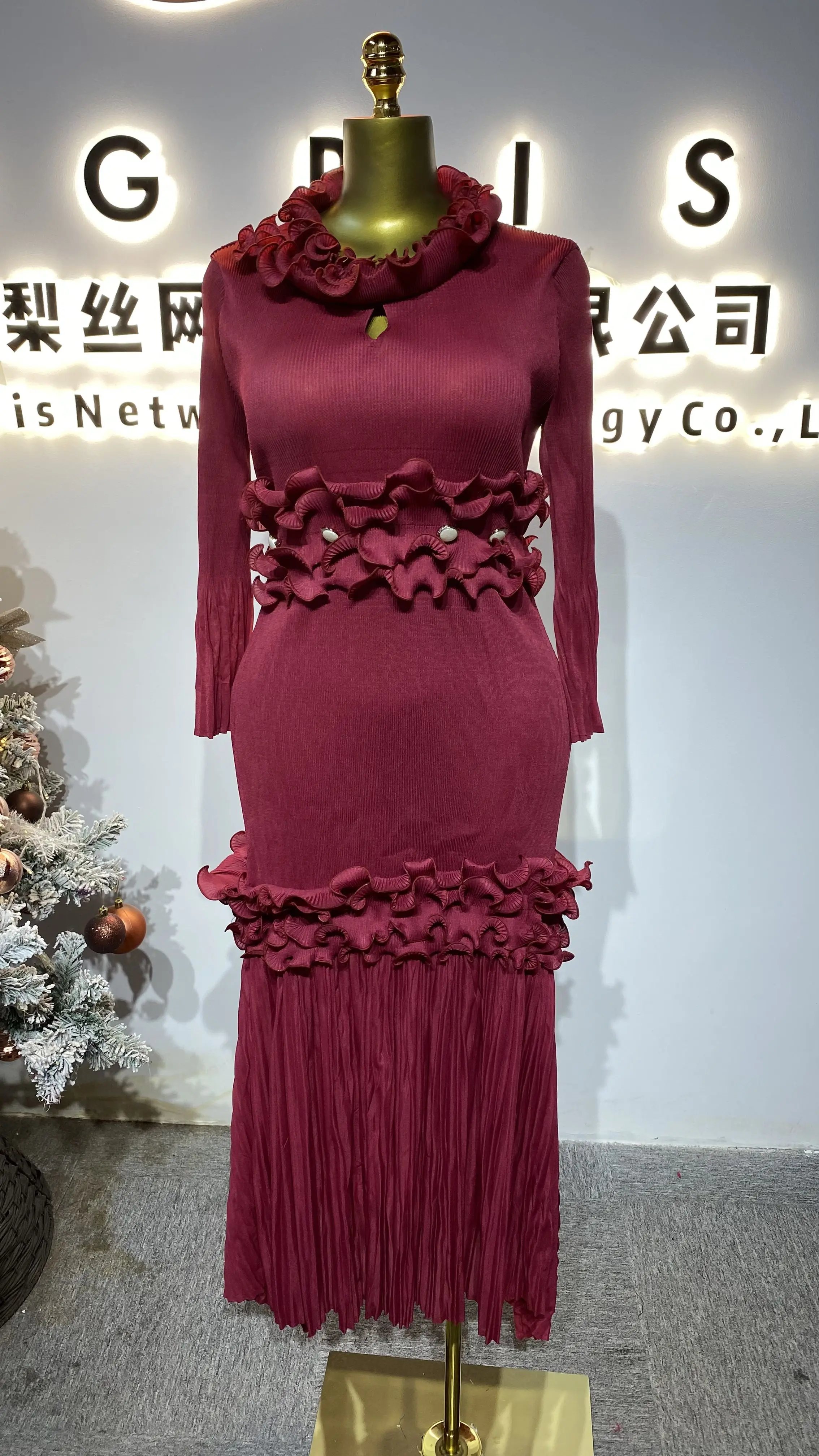 

Pleated dress, wooden earmuffs, solid color casual dress, petal design dress-GZXX156