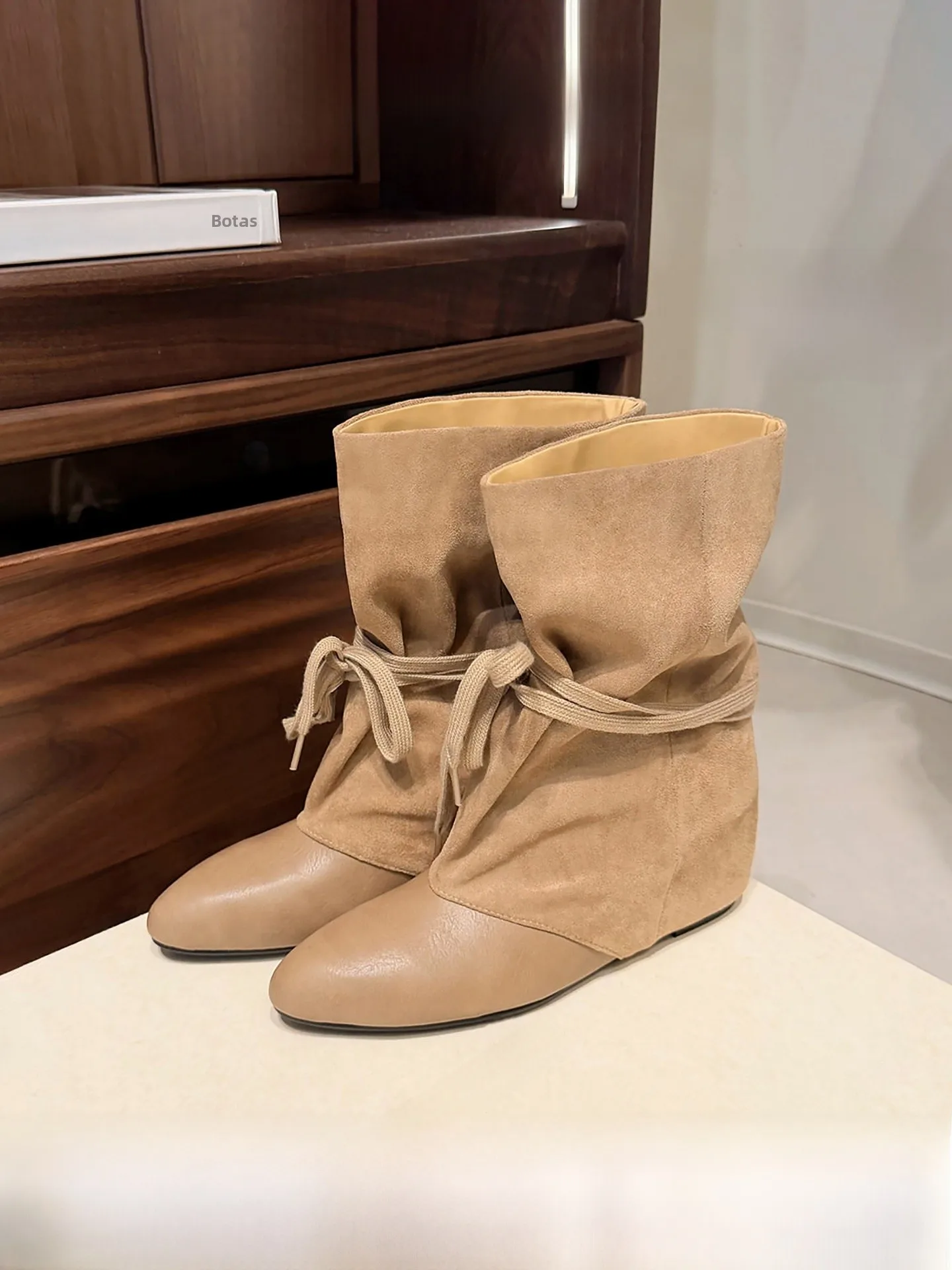 botas-cortas-de-mujer-con-correa-de-cuero-de-7cm-de-altura-punta-puntiaguda-diseno-empalmado-estilo-caballero-plegado-bot