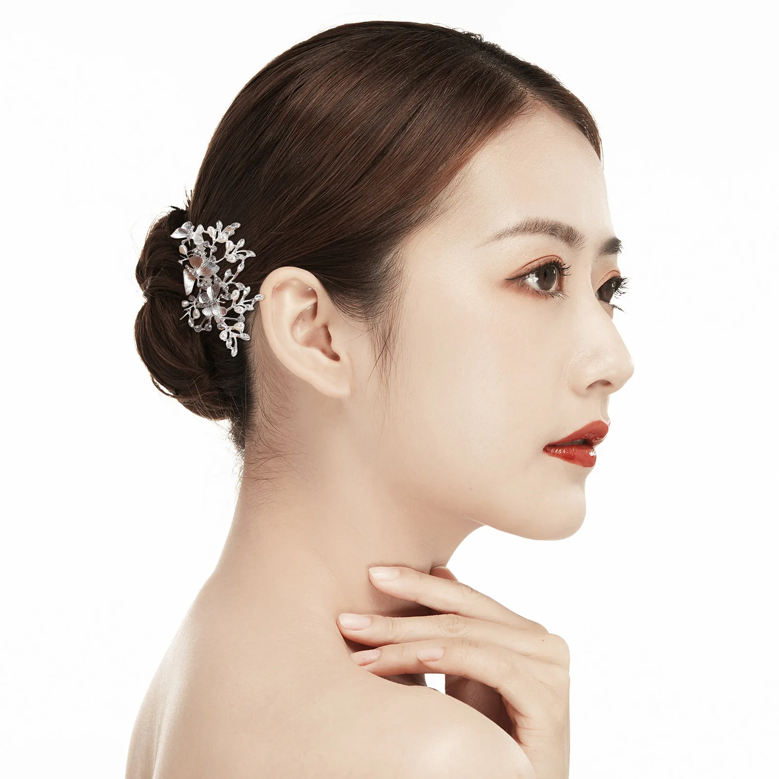 

1Pcs Pearl Hairpin Silver Alloy Retro Hair Comb Updo Hair Stick Styling Accessory for Women Elegant Vintage Look