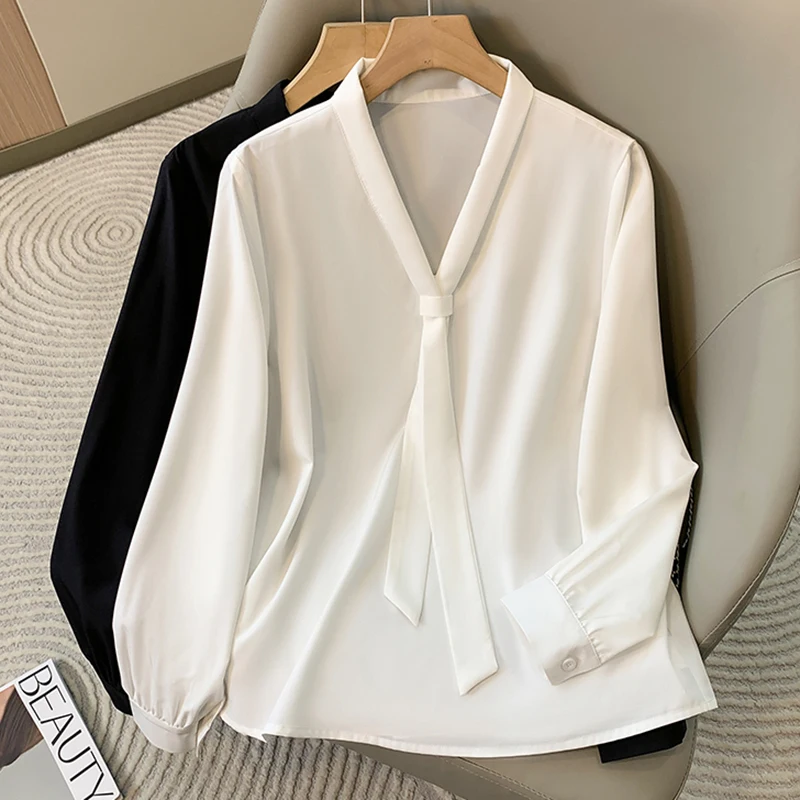 حجم كبير قميص شيفون بلوزة المرأة ربيع 2025 جديد طويل الأكمام سيدة مكتب أسود أو أبيض قميص المرأة حجم كبير L-4XL