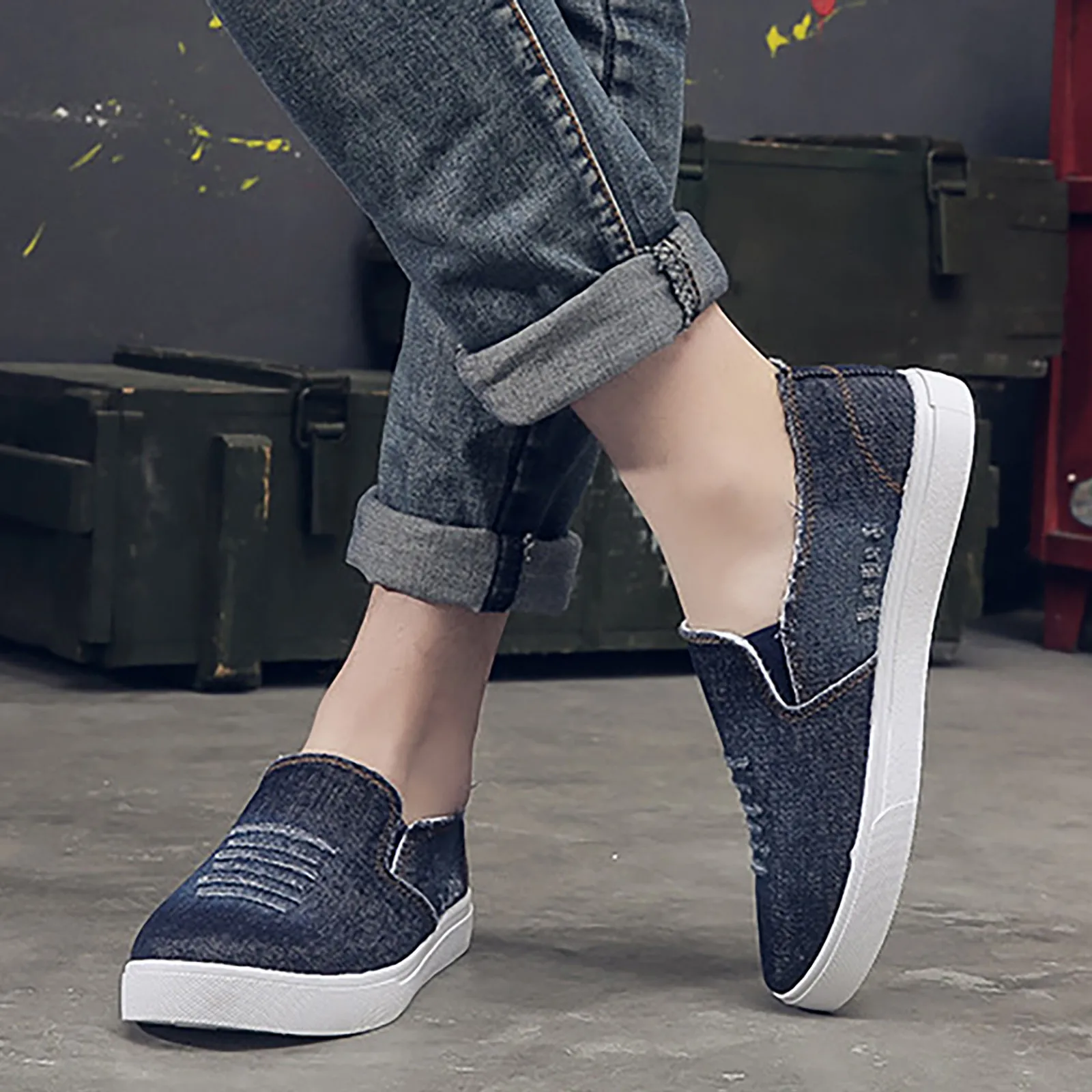 Men Slip On Shoes Canvas Loafers Shallow Denim Thick Sole Lazy Shoes 2023 Autumn Fashion Round Toe Platform Casual Daily Shoes