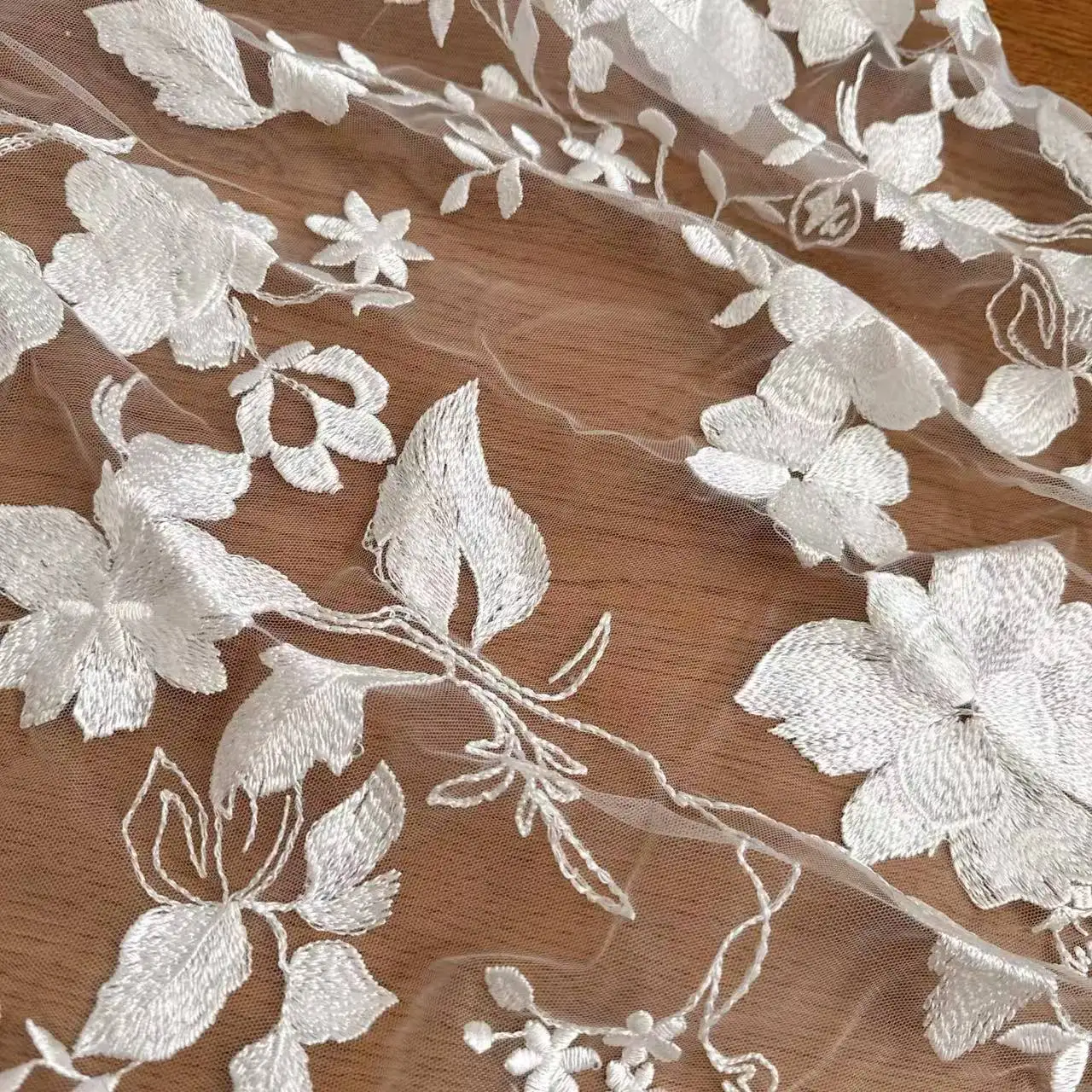 Spitzenstoff für die Brauthochzeit, bestickte Zweige und Blätter, Blumenzweigkleid, Netzstoff, Weiß, RS4217 – Detail 2