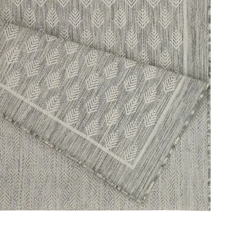 Silver 5'3" x 7'3" Indoor/Outdoor Area Rug